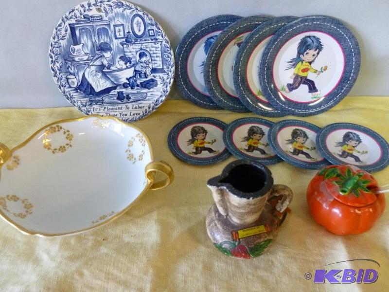 lot 62 image: Lot of vintage items that includes metal toy ...