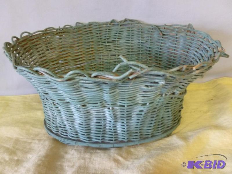 lot 82 image: Vintage mantle basket....
