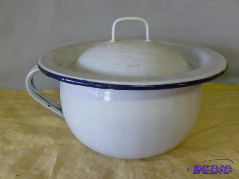 lot 96 image: Vintage blue and white porcelain chamber pot ...