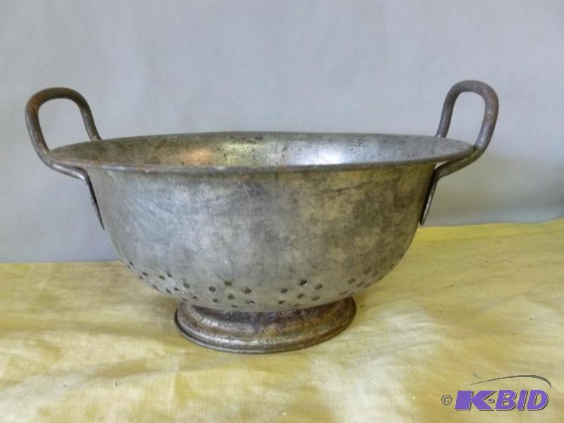 lot 99 image: Large vintage double handled galvanized steel...