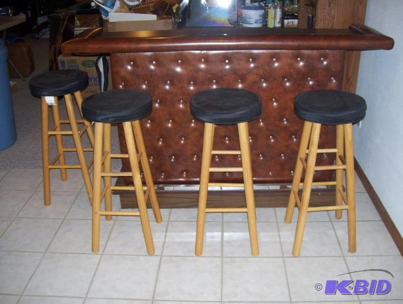 Bar with 4 stools