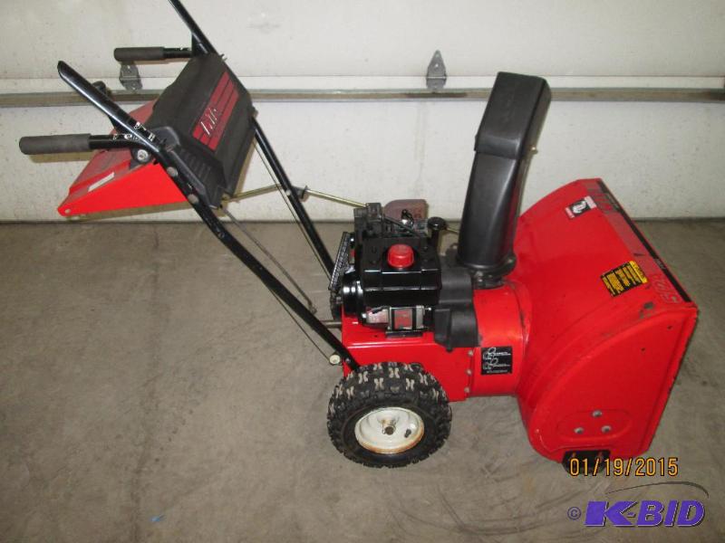 lot 11 image: MTD 5HP 24" Two-Stage Snowblower, Electr...