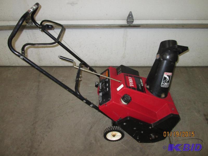 lot 12 image: Toro CCR2000 4.5HP Single Stage Snowblower, R...