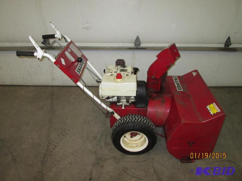 lot 3 image: Snapper 10HP 32" Two-Stage Snowblower, 6...
