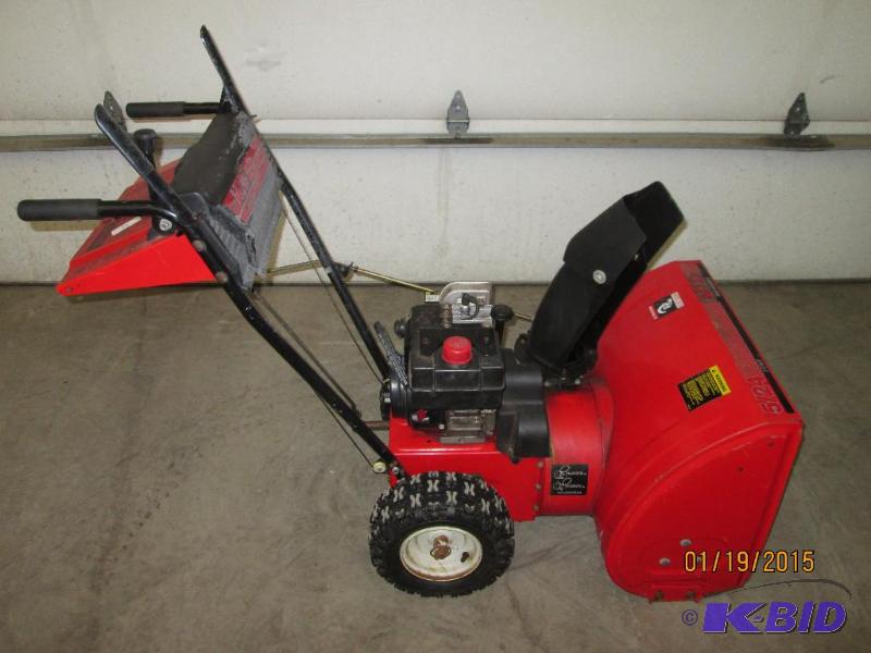 lot 8 image: MTD 5HP 24" Two-Stage Snowblower, 6-Spee...