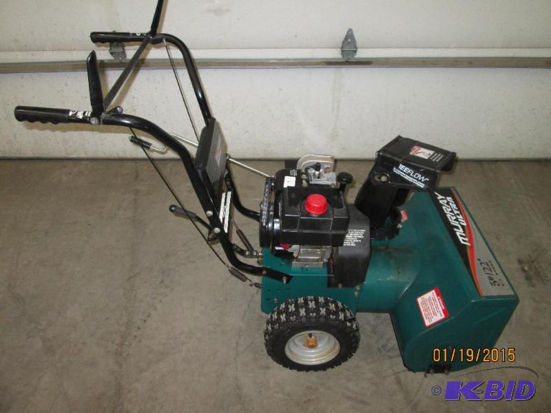 lot 9 image: Murray 5HP 22" Two-Stage Snowblower, 6-S...
