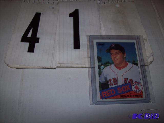 Roger Clemens Rookie Card- 1985 Topps Near mi...