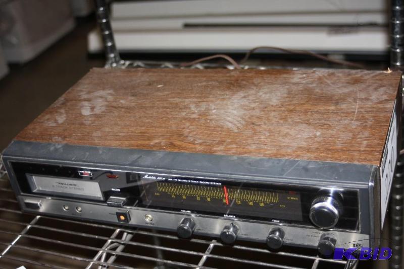 lot 220 image: VTG Realistic 14-945 Modulette 808 8 Track Stereo Radio