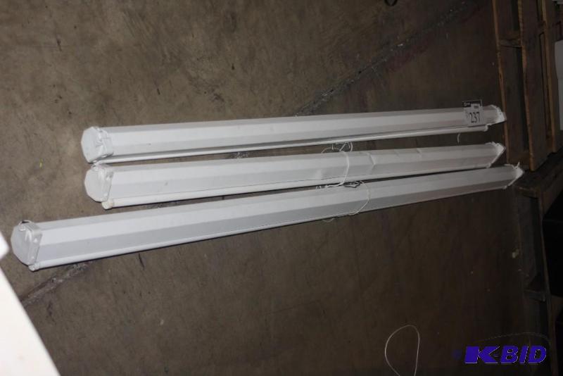lot 237 image: Lot of (3) Da-Lite Lighting Fixtures app. 1 Wall Mount at 80 app. 2 Wall Mount at 74.