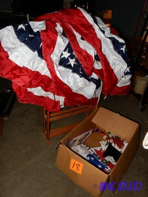 lot 18 image: 4th of July Decor.. Twins Pennants
