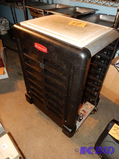 lot 19 image: Rubbermaid Rolling cart