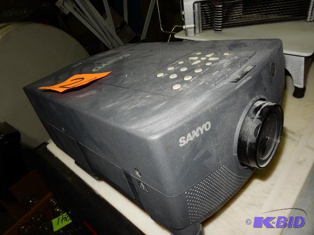 lot 21 image: SANYO Projector