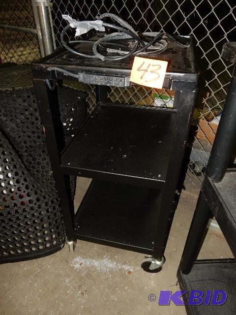 lot 43 image: Plastic rolling cart