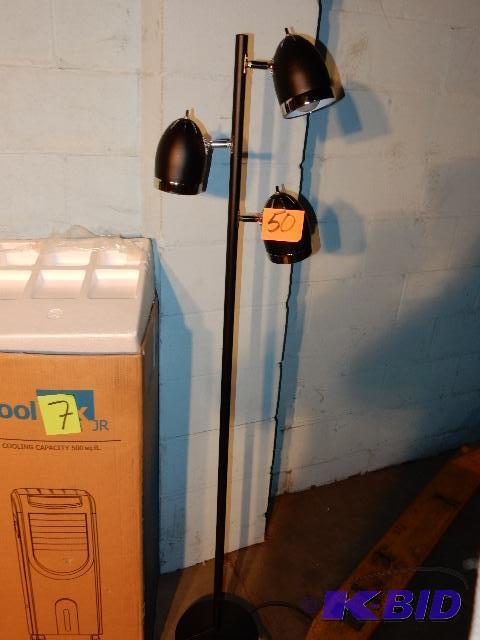 lot 50 image: Pole Lamp