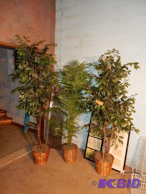 lot 52 image: Artificial plants