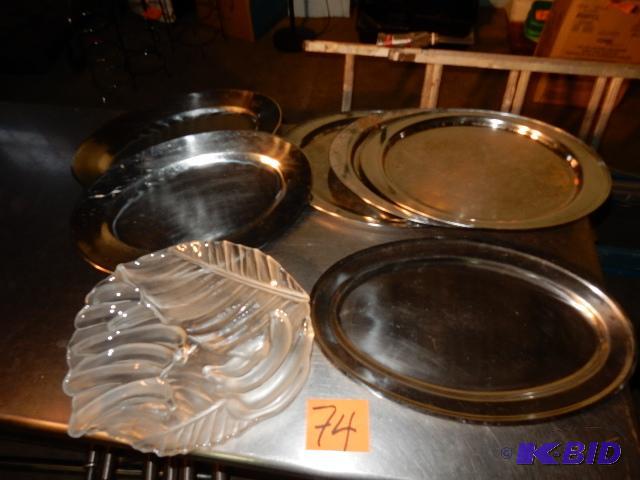 lot 74 image: Serving Trays