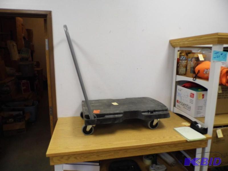 Rubbermaid Commercial Products Cart