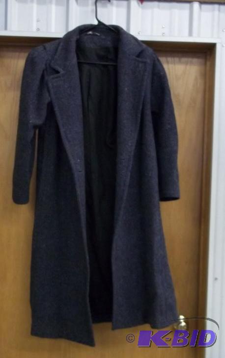 lot 11 image: Womens Long Coat International Scene. Size 5...