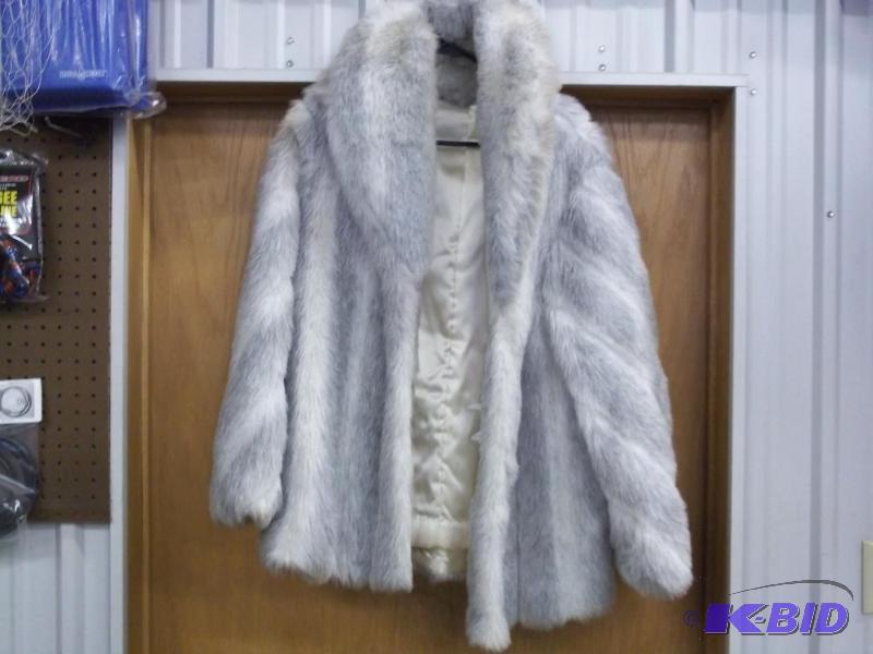 lot 12 image: Faux Fur Coat. G.Caseratti Size 18...