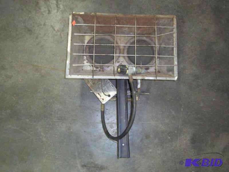 lot 16 image: Mr Heater 24,000 BTU Heater...