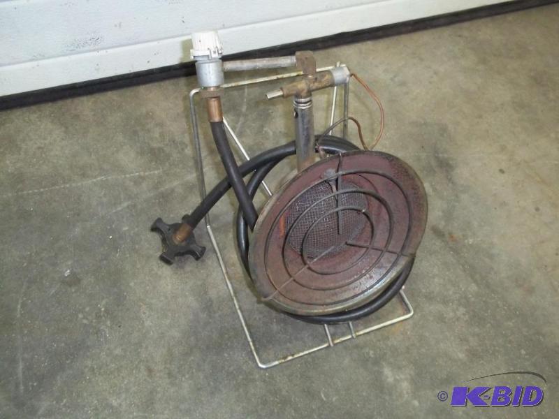 lot 28 image: Propane Heater with hose...