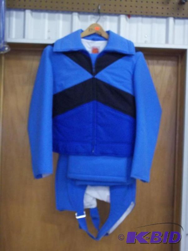 lot 37 image: Womens Ski Jacket with bibs Size Large...