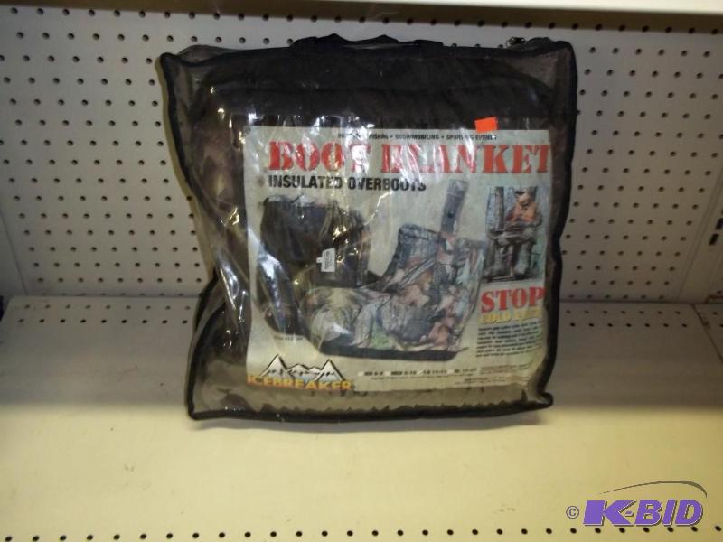 lot 38 image: New Boot Blanket Size Large 11-13...