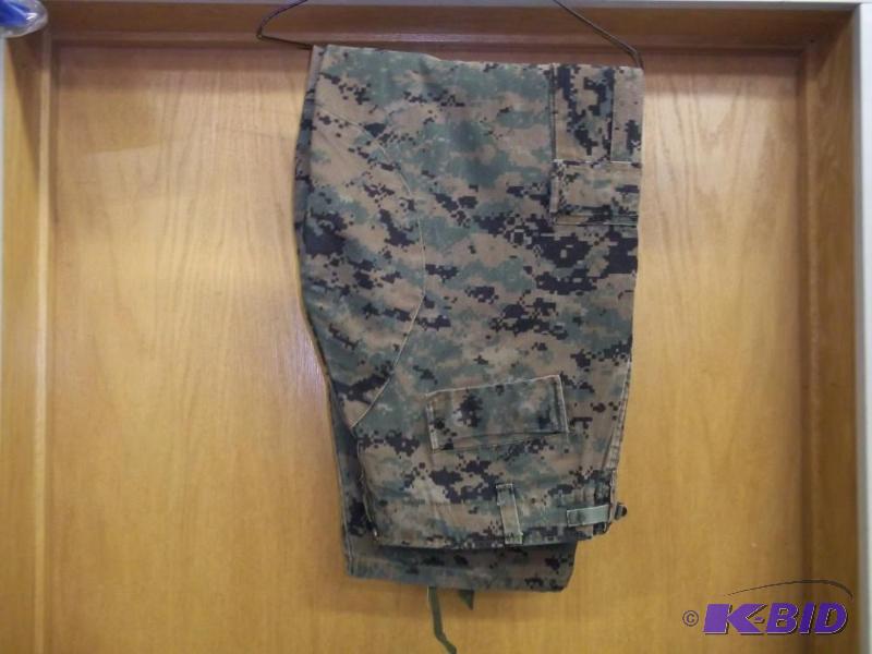lot 41 image: Camo Pants Size X-Large Regular...