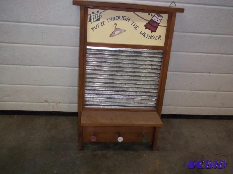 lot 59 image: Wash Board Decor...