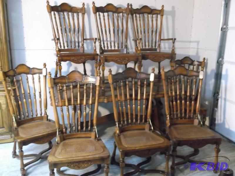 Beautiful dinning room table measuring 71 12...