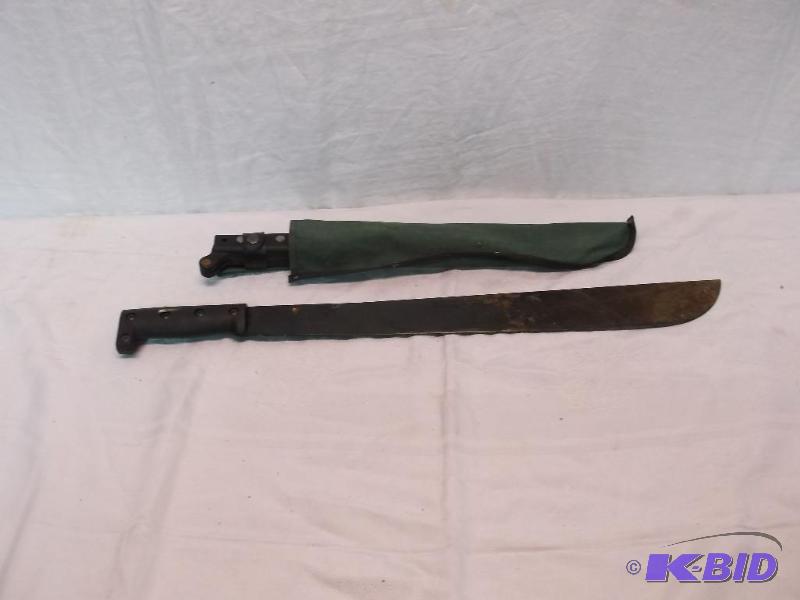 2 Machetes in good usable condition....