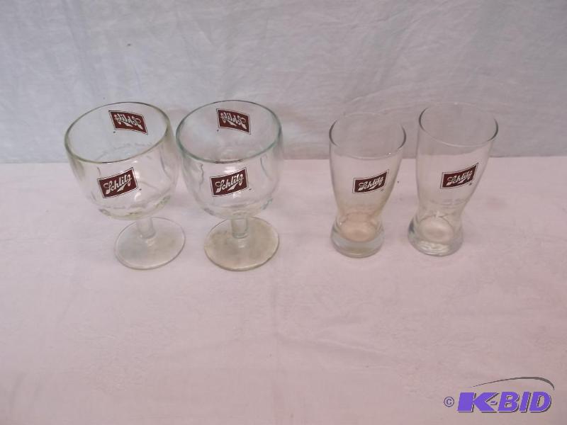 Nice lot with 4 collectable Schlitz beer glas...