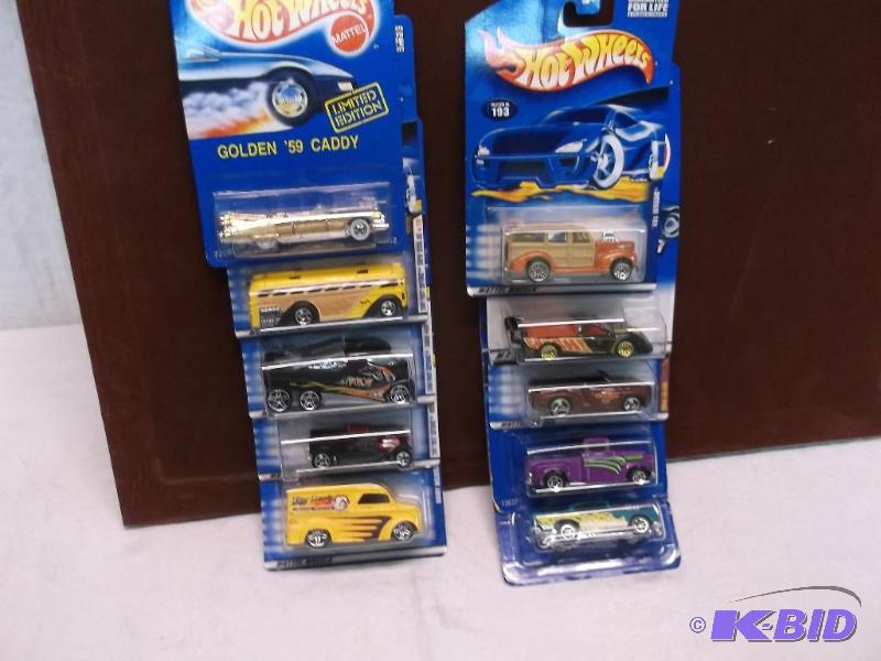 Nice lot with 10 collectable Hot Wheels....