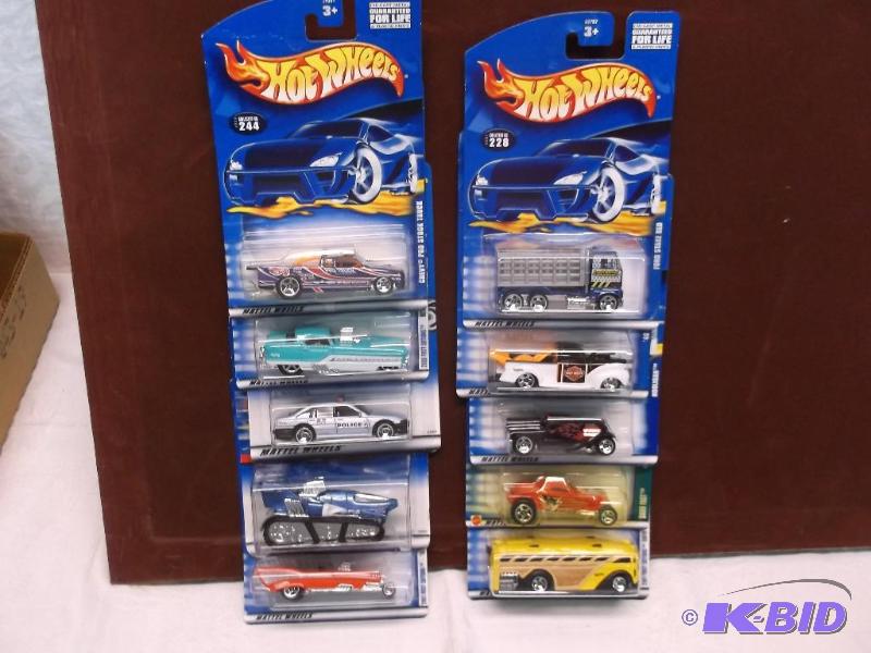 Nice lot with 10 collectable Hot Wheels....