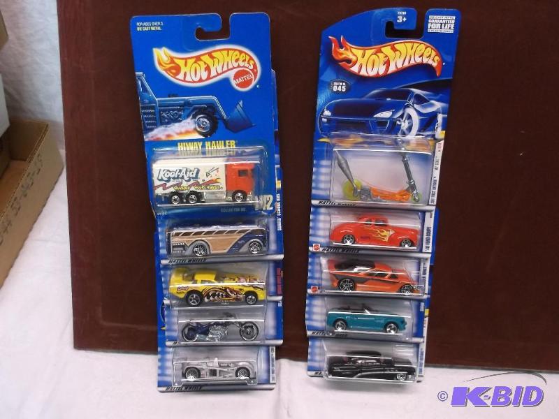 Nice lot with 10 collectable Hot Wheels....