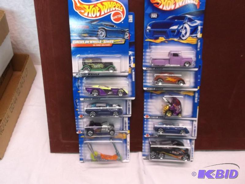 Nice lot with 10 collectable Hot Wheels....