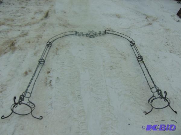 (1) Large Metal Archway   Comes apart for eas...