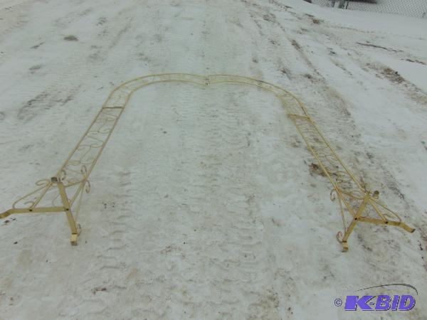 (1) Large Metal Archway   Comes apart for eas...