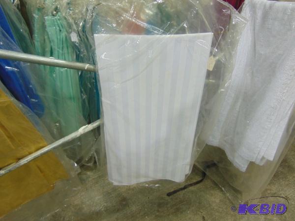 (1) White Cloth Cover...