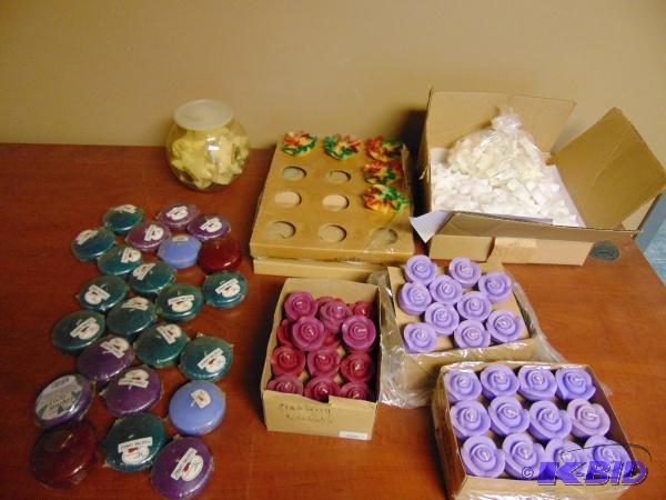 Large Quality of Assortment of Floating Candl...