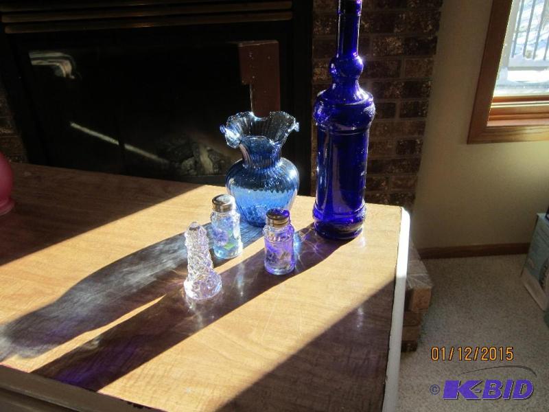 Several decorative glass pieces