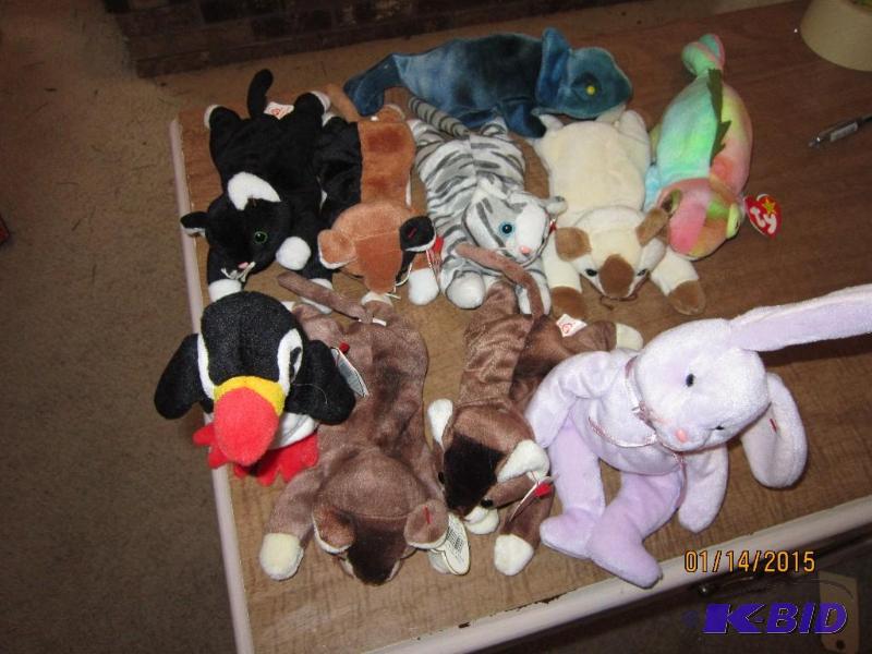 Beanie Babies, mostly cats