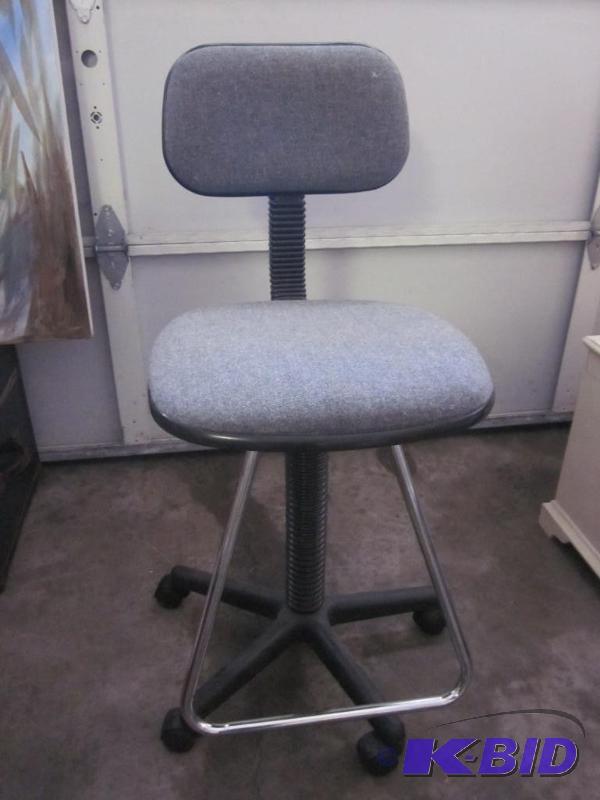 lot 110 image: Adjustable office chair.       ...