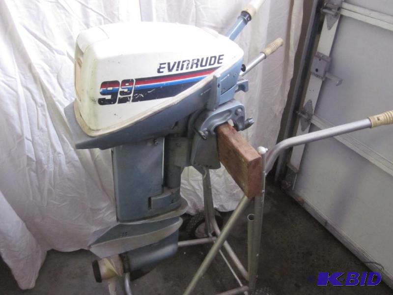 lot 14 image: 1980s 9.9 Evinrude tiller boat motor with st...