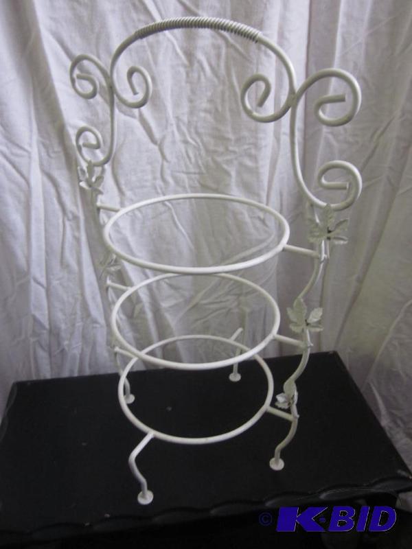 lot 25 image: Vintage metal Shabby Wrought Iron serving sta...