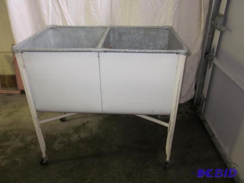 lot 3 image: Vintage galvanized metal double wash basin on...