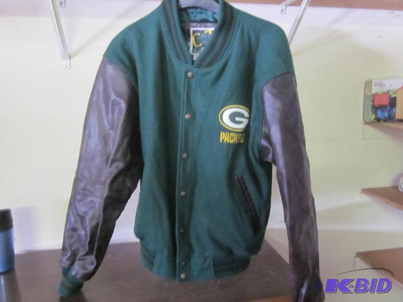 lot 52 image: Size medium wool and leather Green Bay Packer...