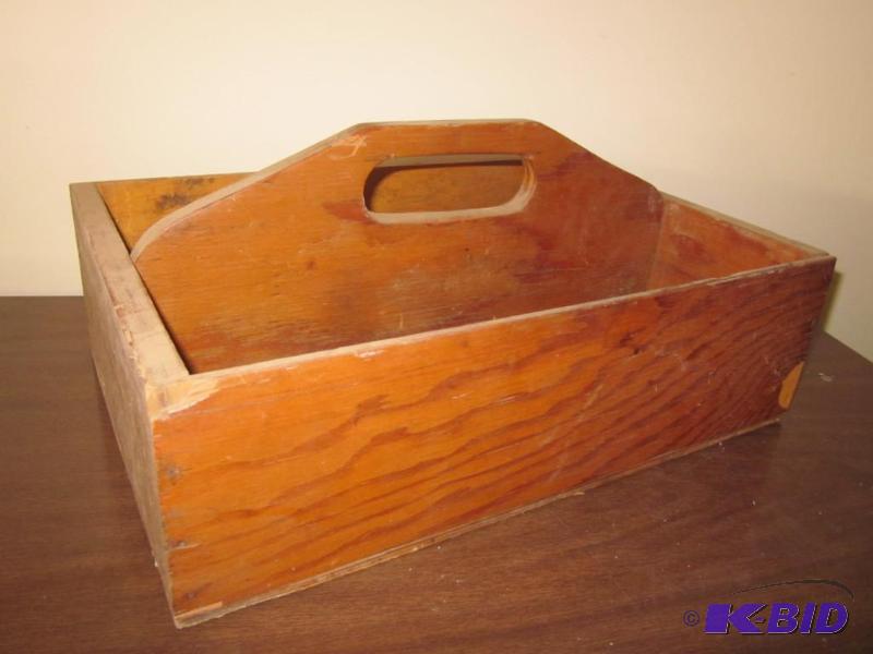 lot 56 image: Solid wood caddy box.       ...