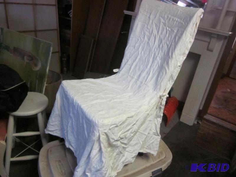 lot 82 image: Lot of (4) off white cloth with pattern chair...