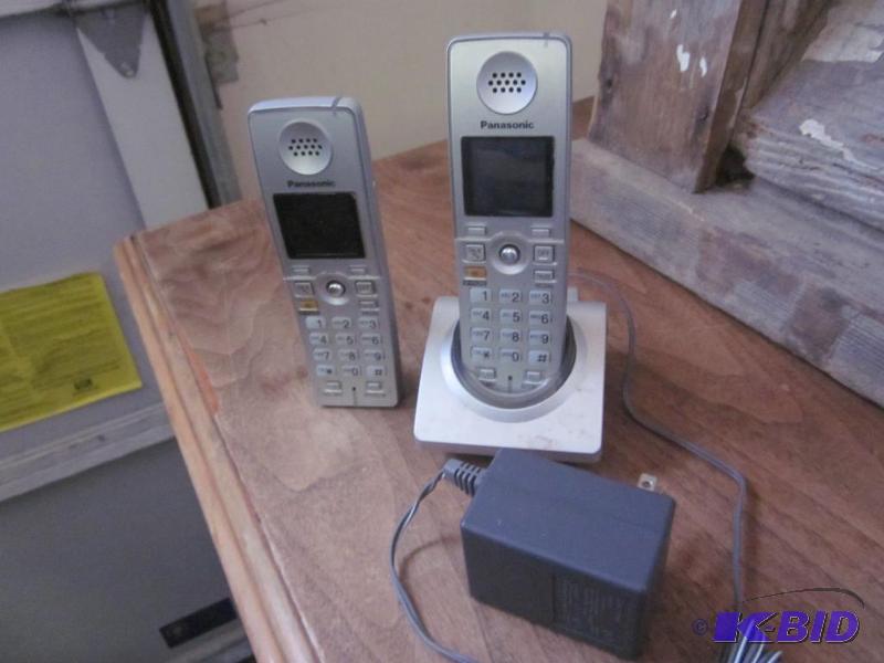 lot 93 image: Pair of Panasonic cordless phones with one do...